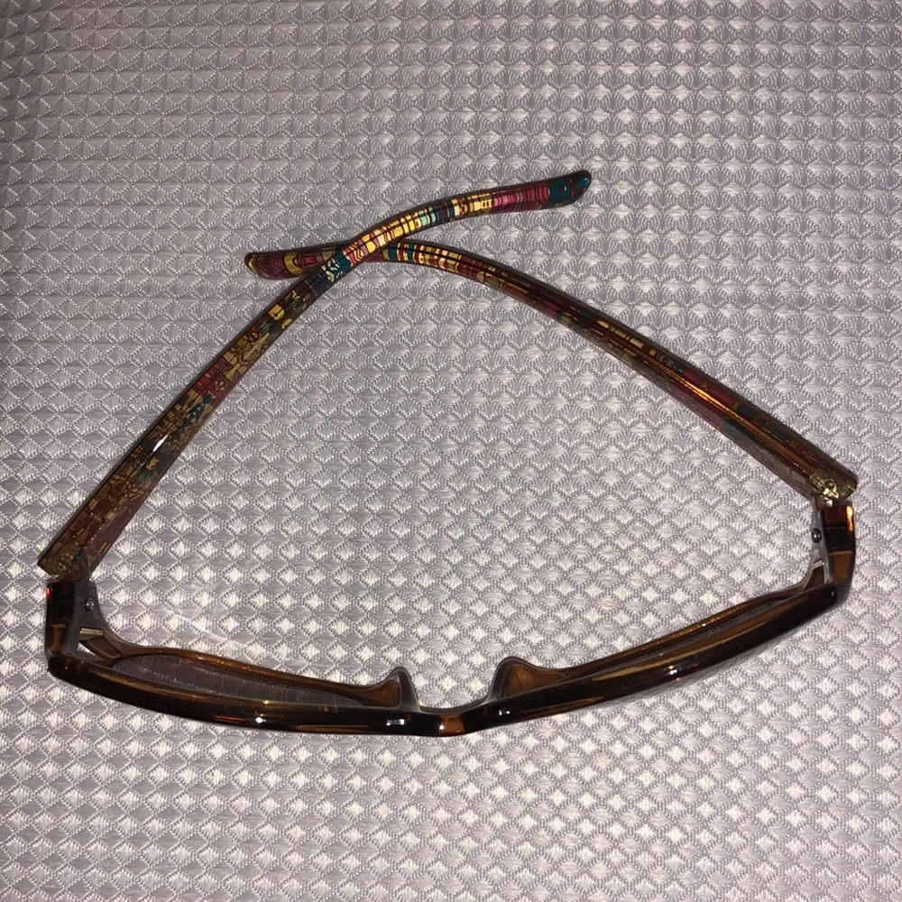 RELIC Sunglasses Brown Frames, Floral Temples, Cutout Lenses, Gold Detail - Picture 7 of 13